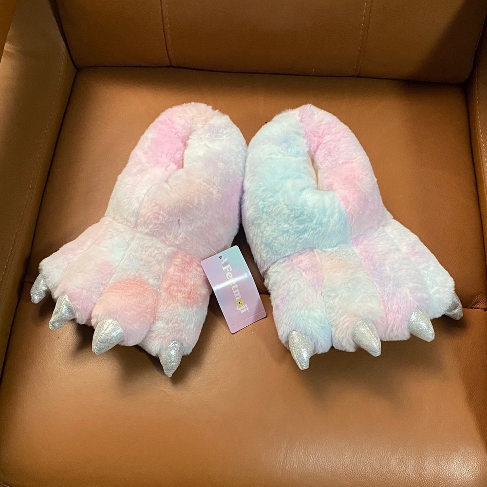Plush Claw Slippers - Pink and Blue size  S‎ (W7-8) (M5-6) NWT